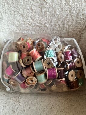 A&E Quilting Threads Mixed Vintage Wooden Thread Spools - Colorful Assortment